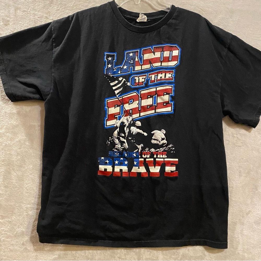 Land of the free because of the brave Men’s Shirt 2XL Black
Graphic Tee America